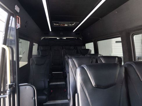 Used 2019 Mercedes-Benz Sprinter 3500 image 37