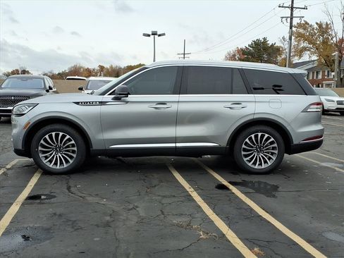 Certified 2023 Lincoln Aviator Reserve w/ Equipment Group 201A image 4