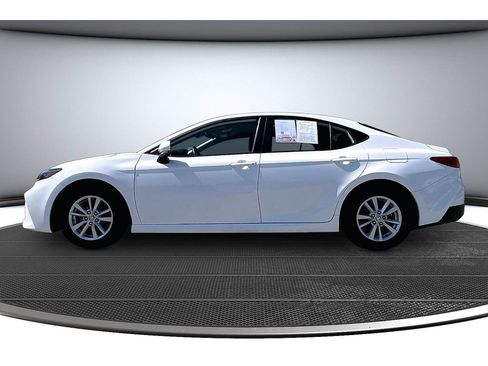 Used 2025 Toyota Camry LE FWD image 17