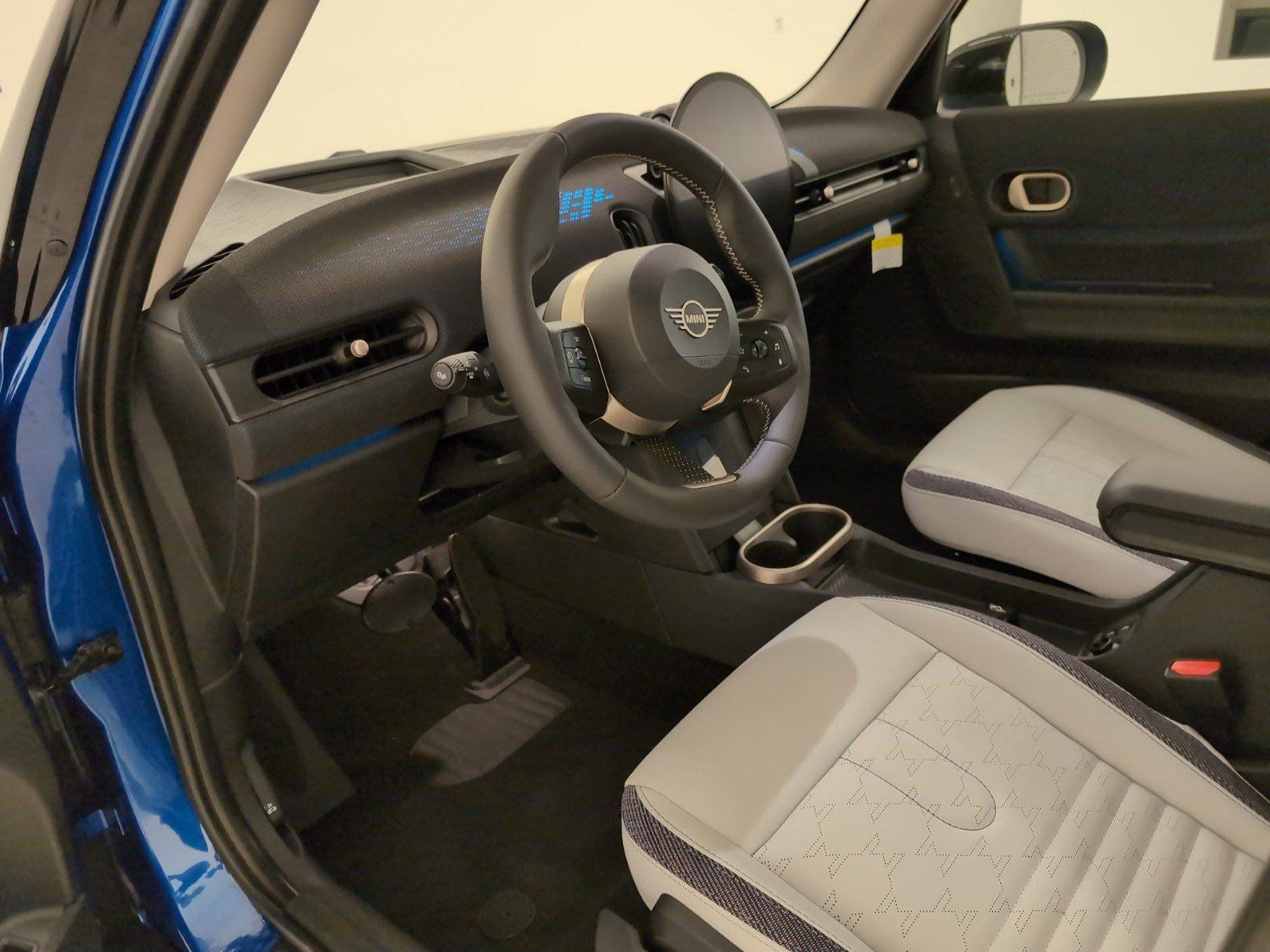 Used 2025 MINI Cooper S FWD image 4