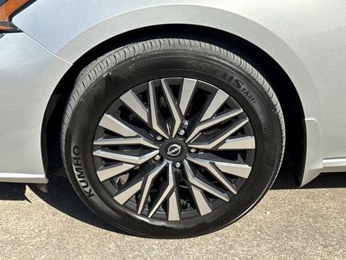 Used 2024 Nissan Altima 2.5 SV w/ SV Premium Package image 15