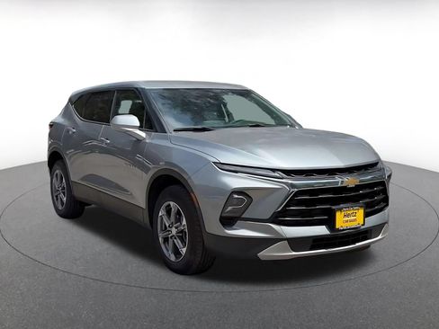 Used 2026 Chevrolet Blazer LT FWD image 3