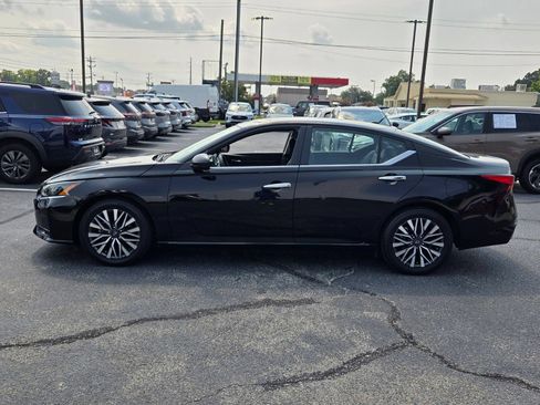 Used 2025 Nissan Altima 2.5 SV FWD image 4