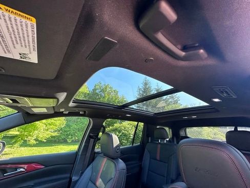 Used 2025 Chevrolet Traverse RS AWD/4WD image 13