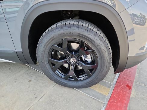 New 2026 Volkswagen Atlas Peak Edition AWD/4WD image 9
