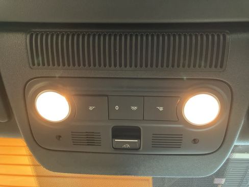 Used 2013 Volkswagen Beetle 2.5 image 22