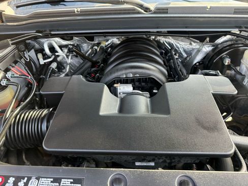 Used 2018 Chevrolet Suburban LT image 40