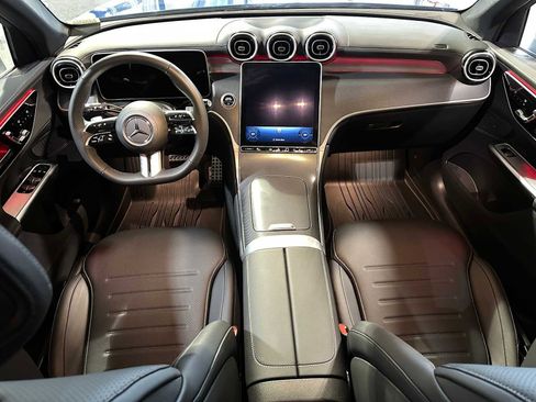 Used 2024 Mercedes-Benz GLC 300 4MATIC image 17