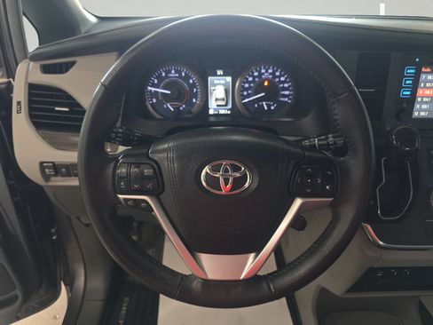 Used 2017 Toyota Sienna XLE Premium AWD/4WD image 14