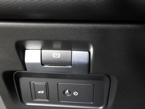 Used 2020 Land Rover Discovery Sport SE R-Dynamic image 23