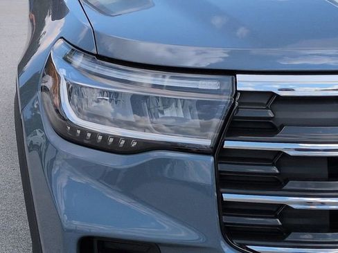 New 2025 Ford Explorer Active image 9