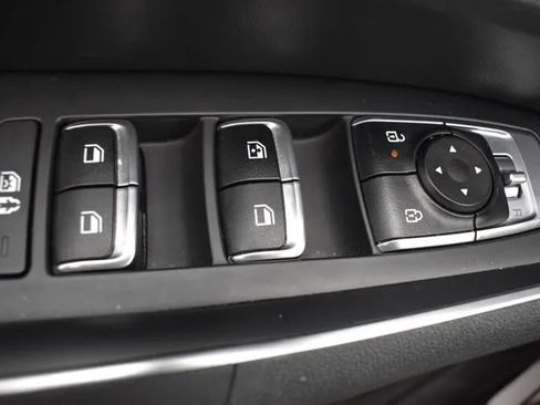Used 2024 Kia Sorento S FWD image 21
