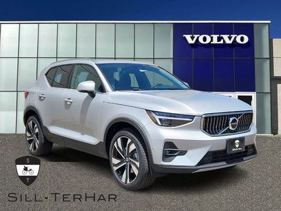 New 2025 Volvo XC40 B5 Ultra w/ Climate Package