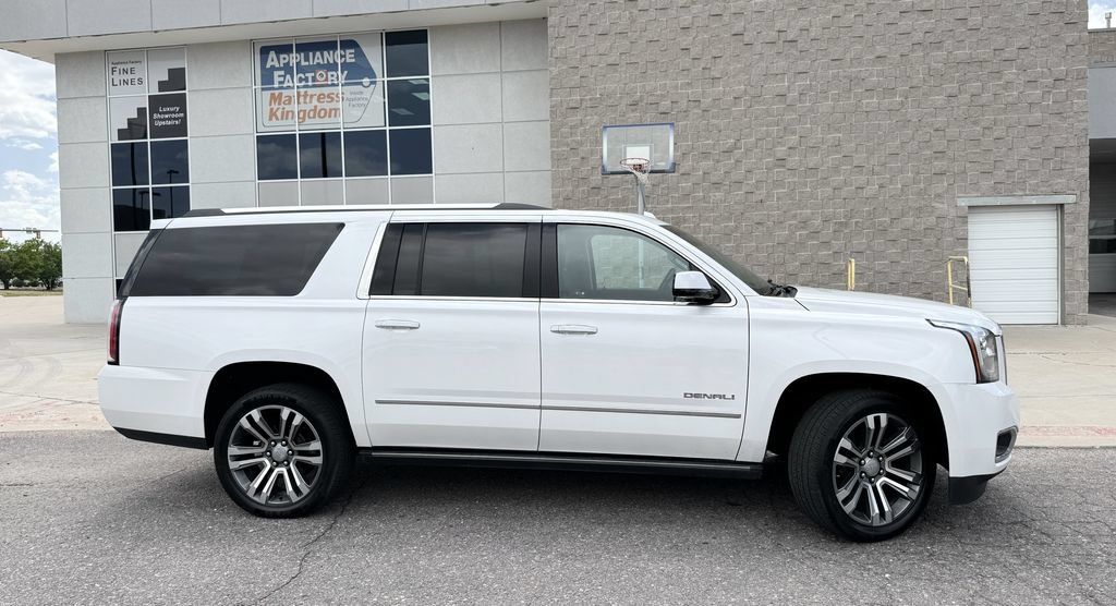 Used 2020 GMC Yukon XL Denali w/ Denali Ultimate Package AWD/4WD image 5