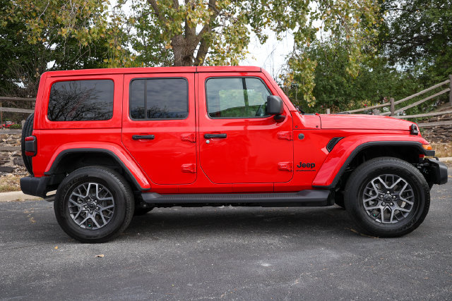 Used 2026 Jeep Wrangler Unlimited Sahara AWD/4WD image 18