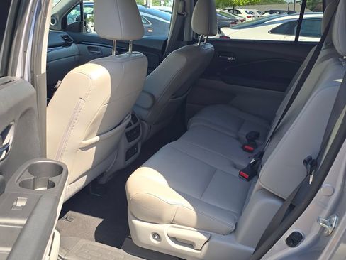 Used 2019 Honda Pilot Touring image 10