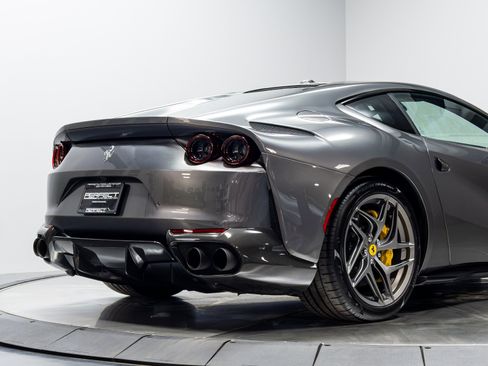 Used 2020 Ferrari 812 Superfast RWD image 16