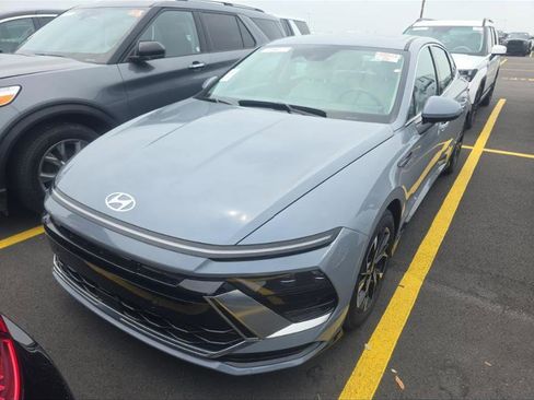Used 2025 Hyundai Sonata SEL FWD image 2