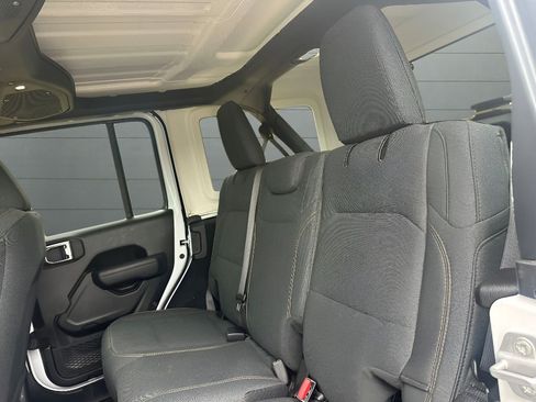 Used 2025 Jeep Wrangler Unlimited Sport AWD/4WD image 13