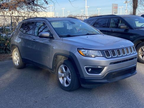Used 2020 Jeep Compass Latitude image 1