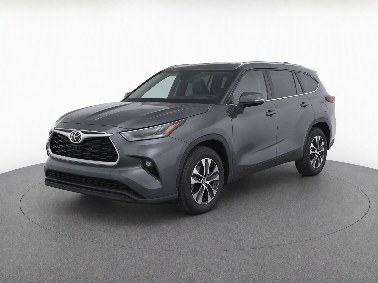 Used 2023 Toyota Highlander XLE FWD image 2