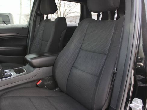 Used 2018 Jeep Grand Cherokee Laredo image 24