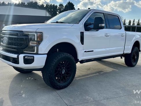 Used 2021 Ford F250 Lariat image 2