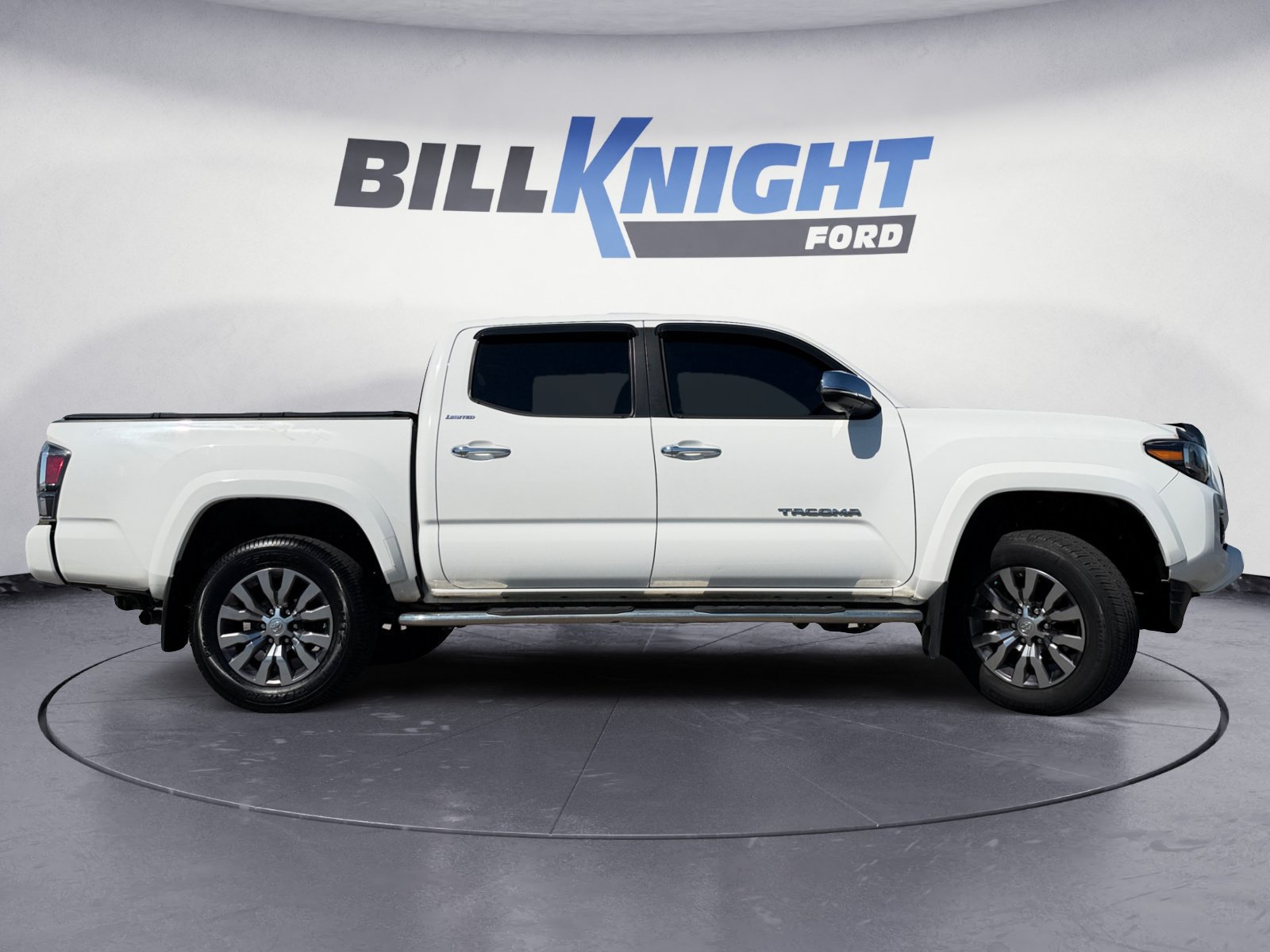 Used 2022 Toyota Tacoma Limited AWD/4WD image 6