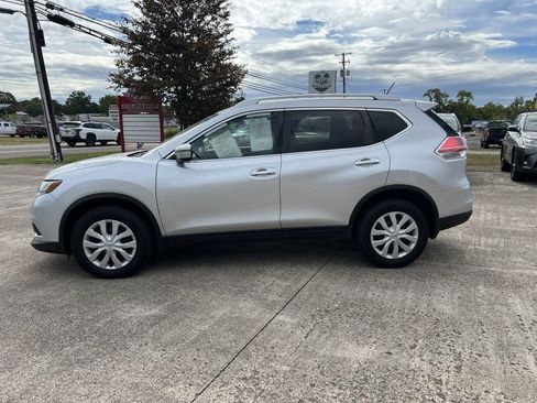 Used 2016 Nissan Rogue S w/ Appearance Package image 2