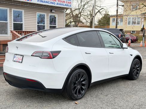 Used 2022 Tesla Model Y Long Range image 4