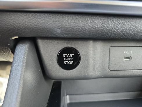 Used 2025 Nissan Rogue SV AWD/4WD image 29
