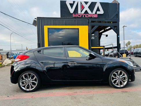 Used 2015 Hyundai Veloster RE:FLEX Edition image 4