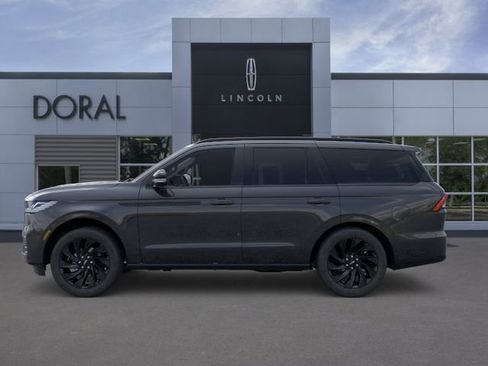 New 2026 Lincoln Navigator Reserve AWD/4WD image 3