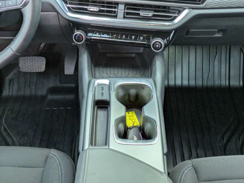 Used 2026 Chevrolet Equinox EV LT w/ Comfort Package FWD image 19
