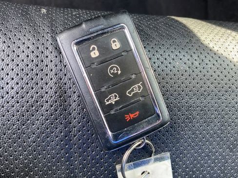 Used 2023 Jeep Wagoneer Series III w/ Preferred Equipment Group AWD/4WD image 26