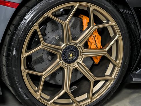 Used 2019 Lamborghini Aventador SVJ image 22