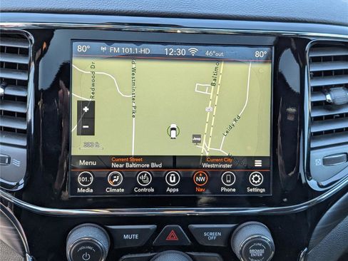 Used 2019 Jeep Grand Cherokee Altitude image 28