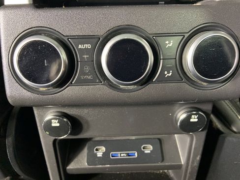 Used 2017 Land Rover Discovery HSE Luxury image 17