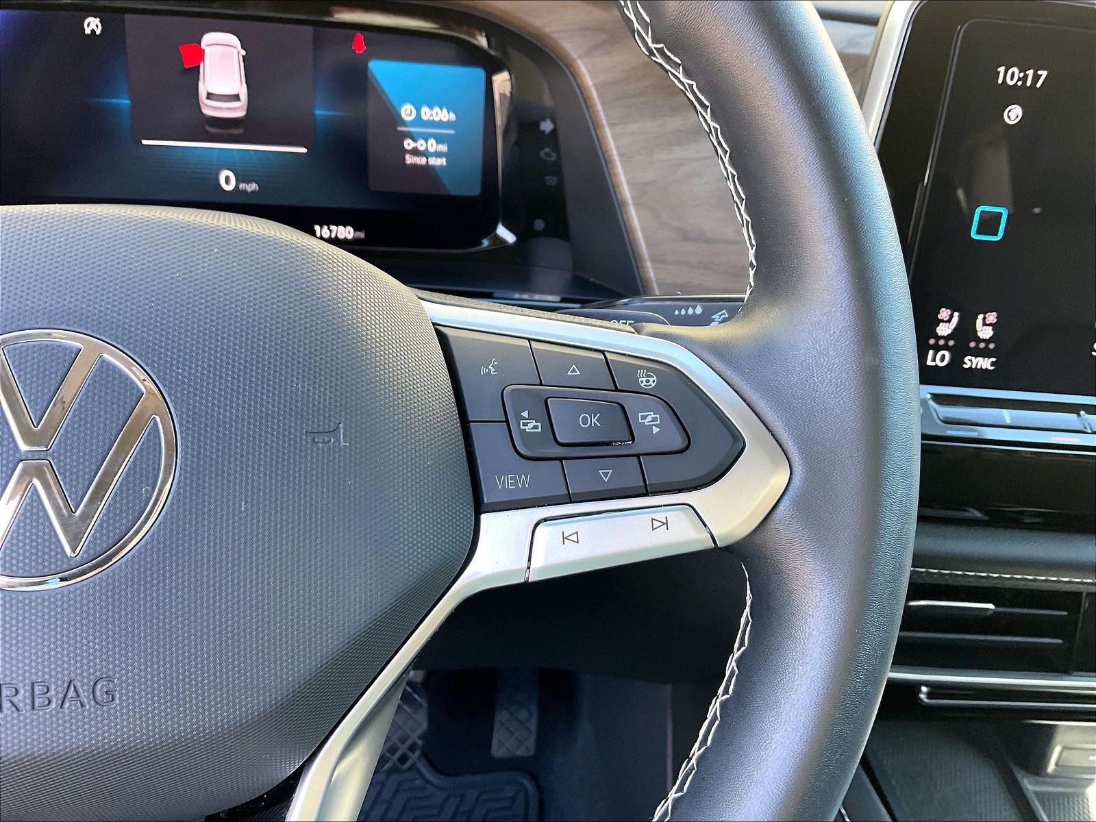 Certified 2024 Volkswagen Atlas SE FWD image 19