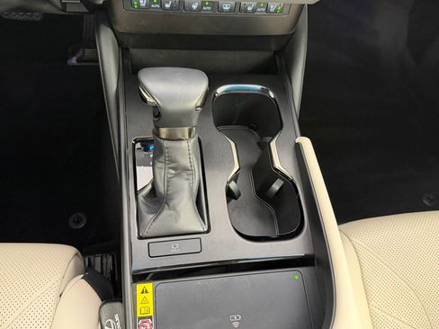 Used 2024 Lexus ES 350 w/ Technology Package image 16