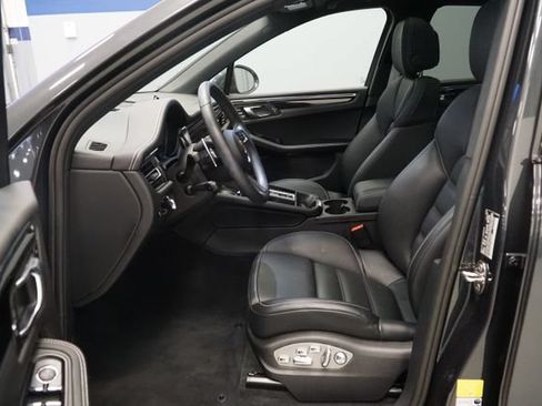 Certified 2026 Porsche Macan AWD/4WD image 23