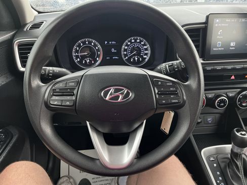 Used 2021 Hyundai Venue SE image 19