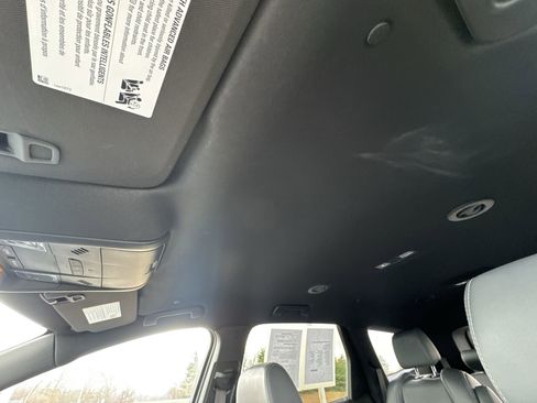 Certified 2024 Buick Enclave Essence image 21