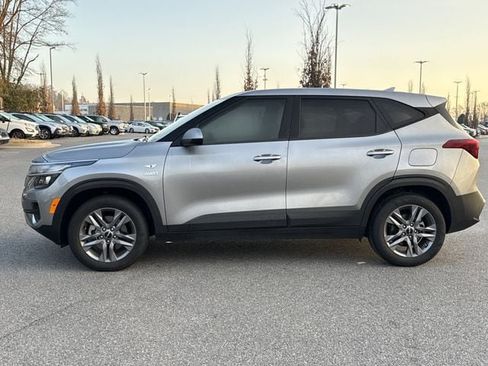 Used 2023 Kia Seltos LX image 3