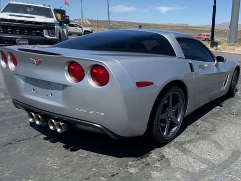 Used 2006 Chevrolet Corvette Coupe w/ Preferred Equipment Group RWD image 8