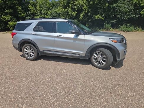 Used 2023 Ford Explorer XLT w/ Equipment Group 202A AWD/4WD image 20