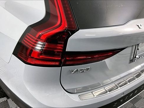 Used 2025 Volvo V90 B6 Cross Country Plus w/ Protection Package Premier AWD/4WD image 20