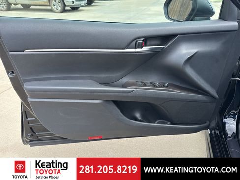 Used 2024 Toyota Camry SE image 10