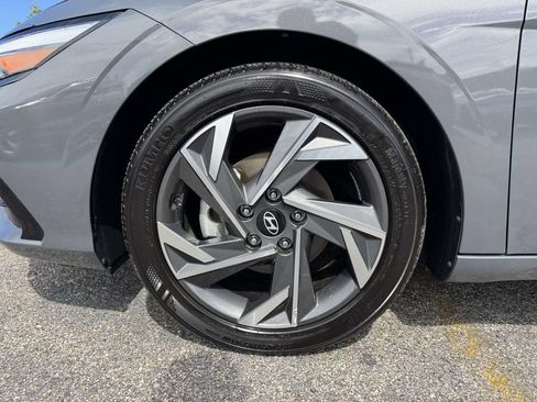 Certified 2024 Hyundai Elantra SEL w/ Convenience Package FWD image 9