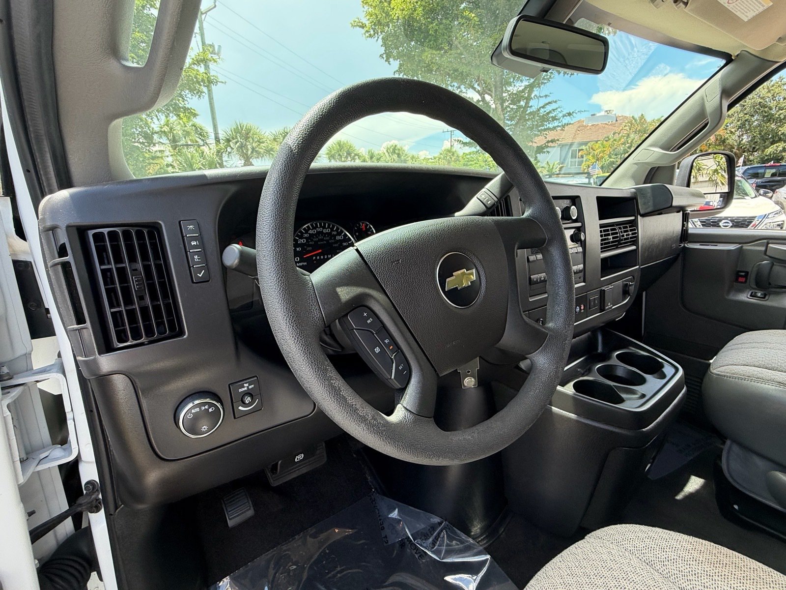 Used 2024 Chevrolet Express 3500 LT w/ LT Preferred Equipment Group RWD image 10